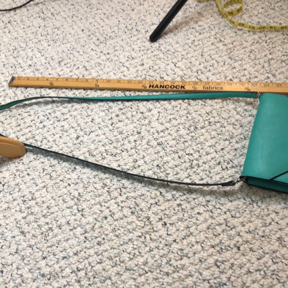 Turquoise crossbody purse with removable strap - Picture 5 of 5